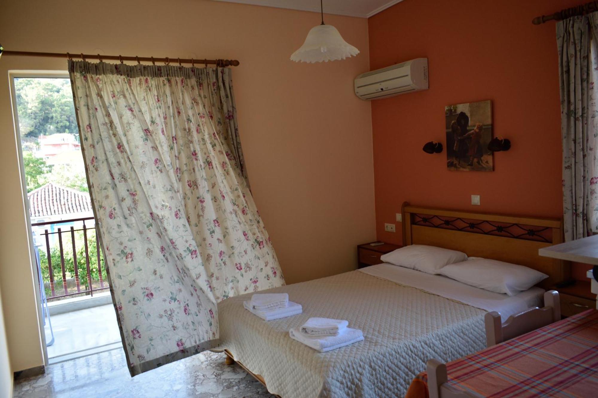 Stamoulis Apartments Agia Efimia Rum bild