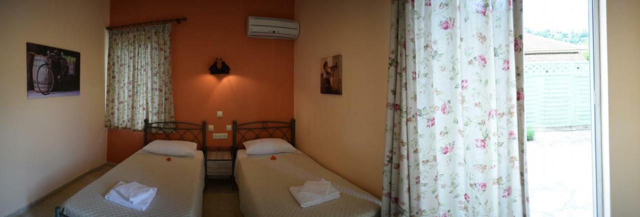 Stamoulis Apartments Agia Efimia Rum bild